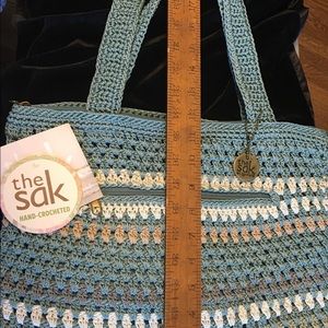 Great looking purse!  Goes with anything!